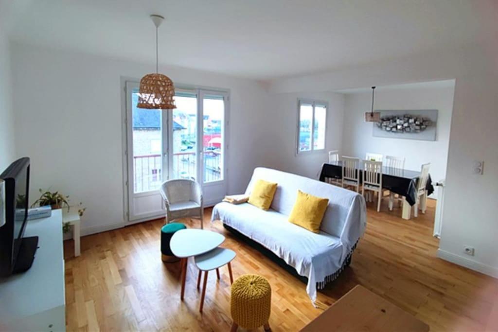 Appartement 76M2 Lumineux Centre Ville Garage Prive 3Ieme Etage Sans Ascenseur Fougères 외부 사진