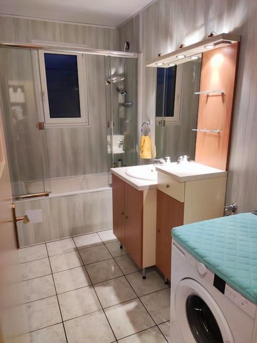 Appartement 76M2 Lumineux Centre Ville Garage Prive 3Ieme Etage Sans Ascenseur Fougères 외부 사진